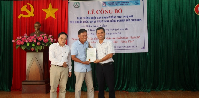 Sao Việt phối hợp Viện IAS - trao giấy chứng nhận đủ điều kiện triển khai Công nghệ BG cho HTX Long Mỹ. huyện Đất Đỏ, BRVT